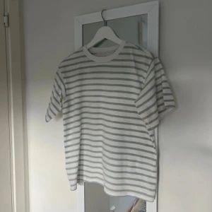 Randig t-shirt lager 157 - Randig t-shirt från lager 157 strl S.