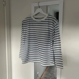 Randig tröja  - Randig tröja från lager 157. 