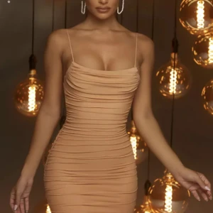 Oh polly klänning - Helt ny klänning från oh polly. Lapp och band är kvar. Storlek 4, motsvarande en XS.