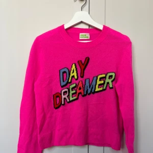 100% Kashmirtröja  - Säljer denna supercoola 100% Kashmirtröjan från From Future. Jättefint skick!🩷