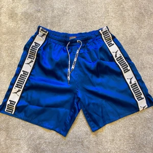 Puma Träning Shorts - Gammla träningsshorts från Puma. En fin gammaldags model som fortfarande håller kvalite. Perfekt för träning och bad!