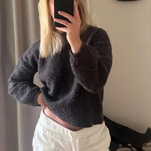 Stickad tröja - Stickad tröja i snygg grå färg💕