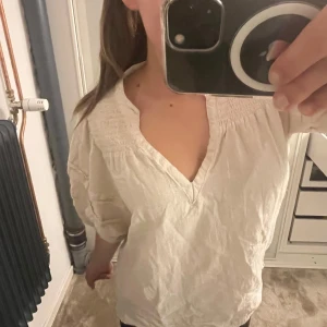 Blus - Säljer min superfina blus från part two i storlek 32!!💝💝 Aldrig använd!!💖