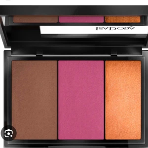 Isadora Face Sculptor Palette - Köpte i fel färg, bronze plum (första bilden) och vill byta till en intense Peach (andra bilden)🌟 så om någon är intresserad av att byta så skriv gärna till mig. Gör inget om den bara är testad.🩷