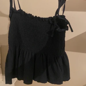 Söt topp - Jag säljer denna super söta toppen då jag har för mycket annat och den kommer inte till användning. Hör av er vid funderingar