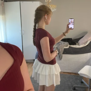 volangkjol - volangkjol från nelly. använd nån gång förra sommaren typ så nyskick ocj inga defekter💕 tror nypris va runt 450 