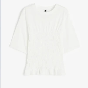 Smockad topp - Säljer denna super snygga slutsålda topp från hm ✨använd 2 ggr och är i nyskick 