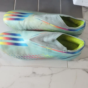 Speedportal fotbollskor - Fotbollskor Hel äkta. Köpt från unisport. Har använt en halv säsong. Riktigt bekväma skor. Just nu är dom slut i lager på unisport och säljer mina för använder ej längre.