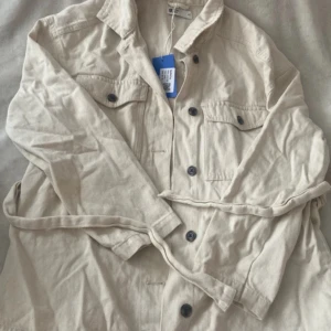  jeansjacka  - Crémefärgad jeansjacka med snörning, stl.XS Nyskick 