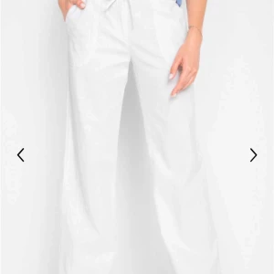 Linnebyxa - hej! säljer dessa super fina linnebyxor perfekt till sommar och vår säljer då dom är för stora för mig💕 knappt andvända!