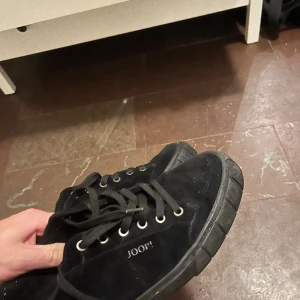 Joop Sneakers | Storlek 44 - Nypris 1766kr från zalando. Köpta i somras och har använt en del. Skick 7/10. Inga skador eller märken. 