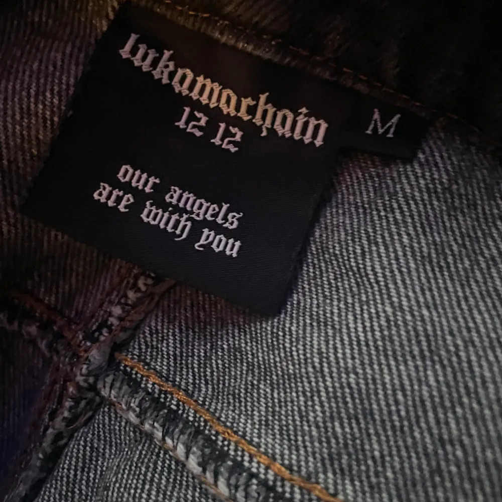 Säljer mina lukamachain byxor. De är snygga till y2k, kan gå ner i pris!. Jeans & Byxor.