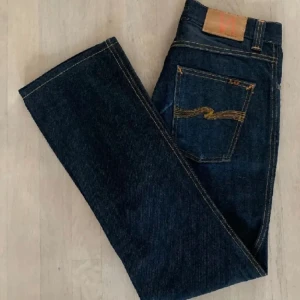 Nudie jeans - Säljer nu dessa feta Nudie jeans, väldigt bra skick. Och fräscha nu till våren, billigare hittar ni inte