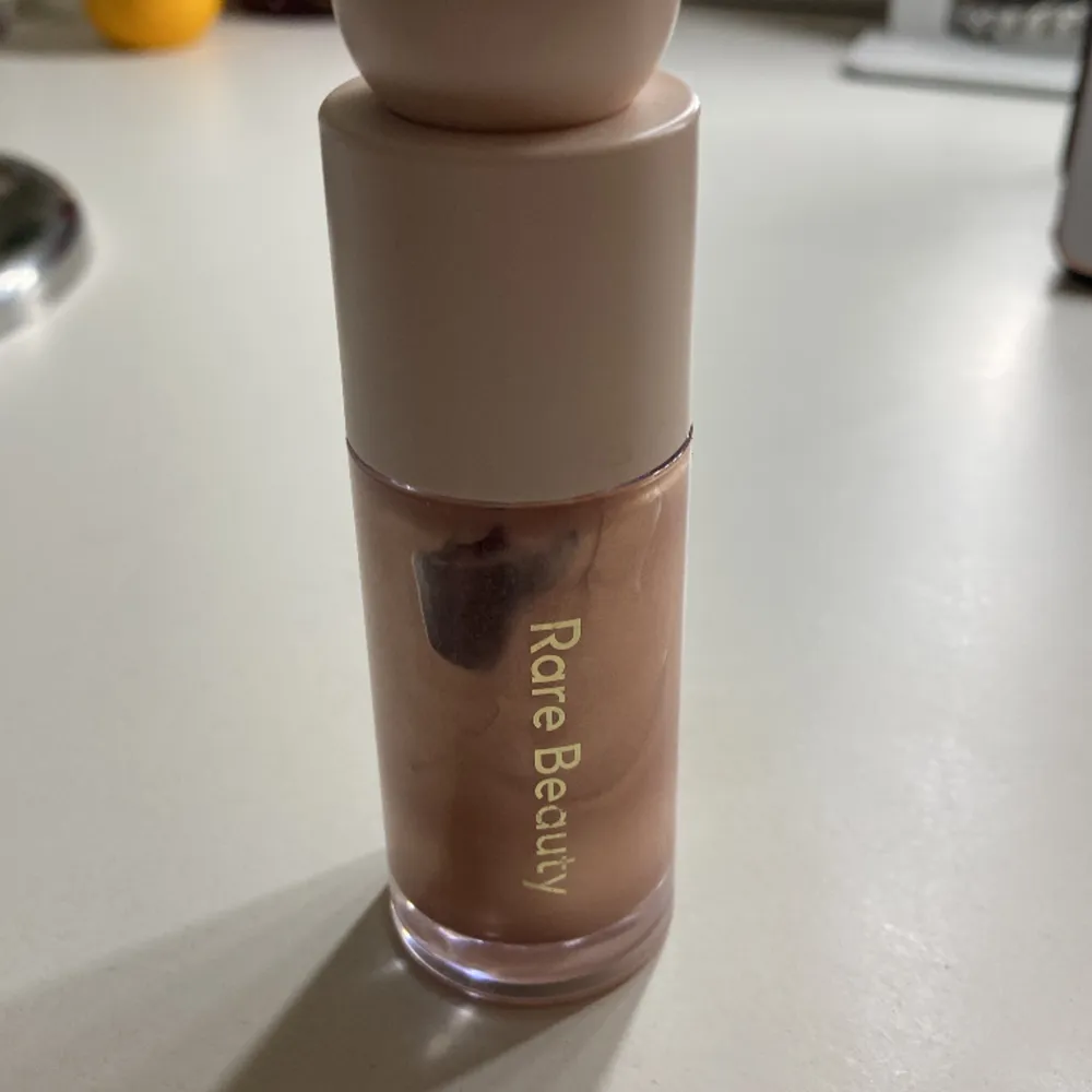 Rare Beauty highlighter intresse koll på den.. Övrigt.