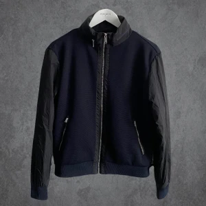 Vår jacka - Säljer nu denna fräscha vårjacka från zara || Skicket är mycket bra || hör gärna av dig vid frågor eller funderingar || mvh ||