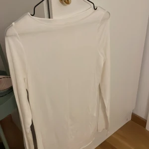 Intimissimi vit tröja - Vit Intimissimi tröja helt ny utan lapp. Storlek M men kan också passa S