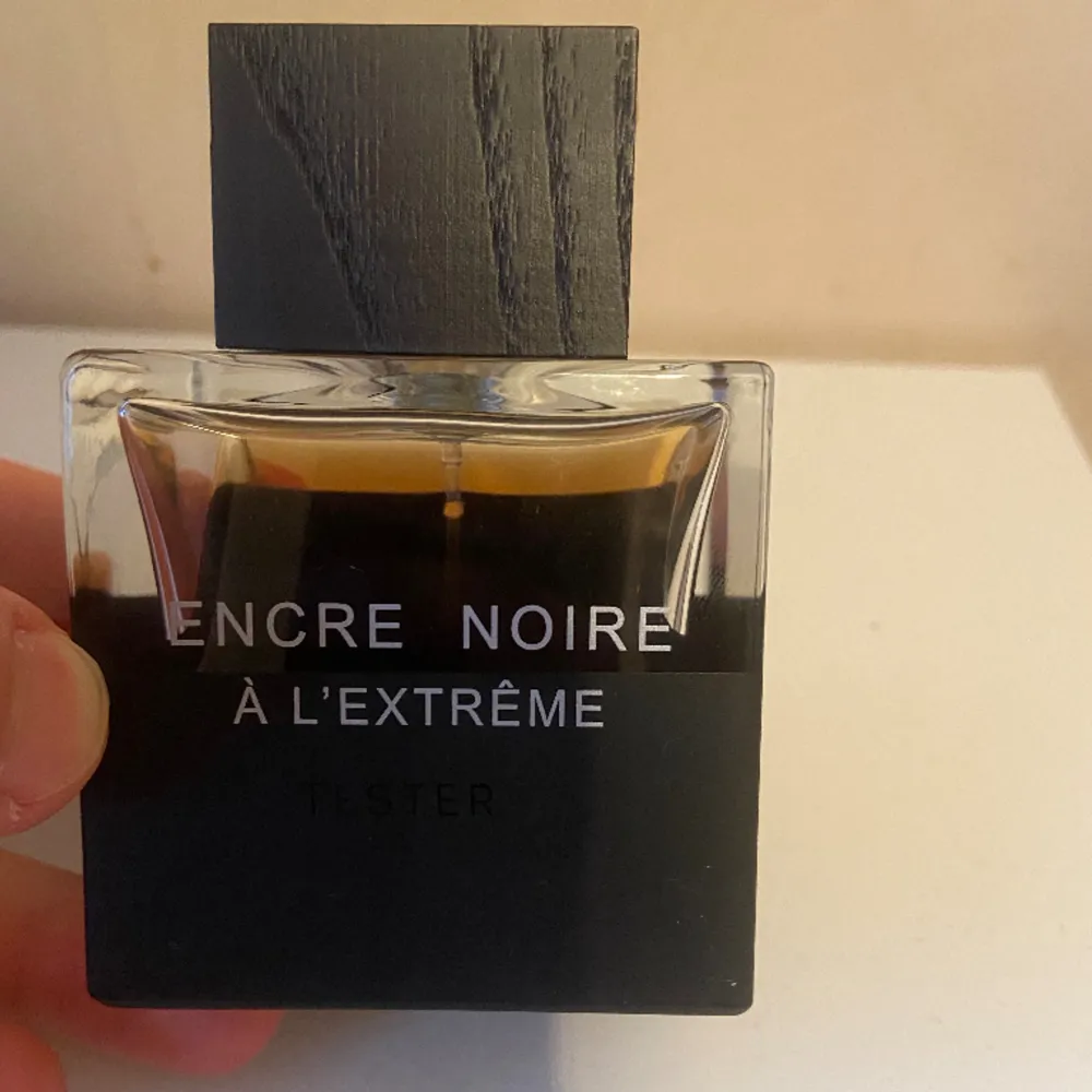 Encre noir A L extreme Edp. 100 ml ungefär 85 ml kvar, förpackning finns inte . Accessoarer.
