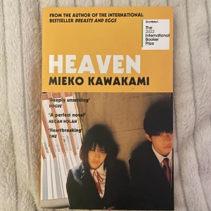 Heaven  - Bra skick! En kortare novell av Mieko Kawakami. Tryck gärna på köp nu eller meddela mig om ni har frågor!