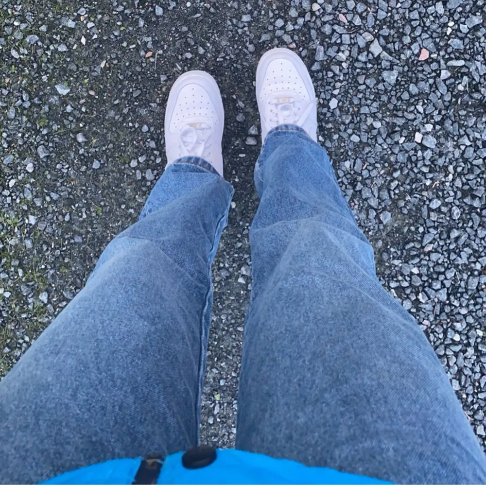 Säljer dessa fina jeans från collusion då de tyvärr är för små för mig🫶🏻. Jeans & Byxor.