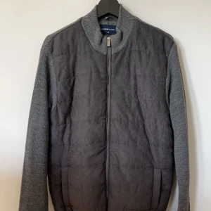 Cardigan - Säljer nu min cardigan som knappt är använd. Hör av er vid frågor!