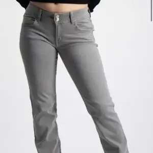 Säljer mina low waist jeans ifrån Gina tricot, storlek är helt slutsåld på nätet. Kom privat för fler bilder!💕