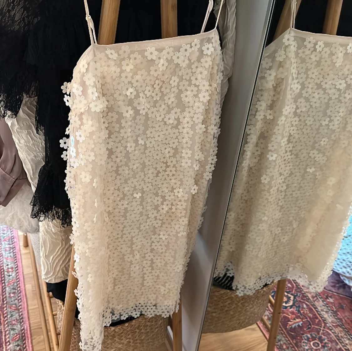 Blommig paljett klänning