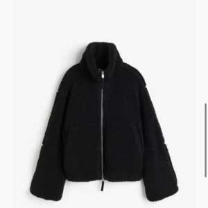 Teddyjacka hm - Säljer denna slutsålda teddyjacka från hm💕💕💕