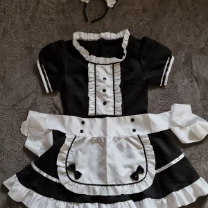 Maid dress  - Säljer vidare. Hade den tre gånger. Möts upp i gbg eller kan lämna i brevlåda. St 36 till 38. Mjuk. Perfekt till konvent. 250kr
