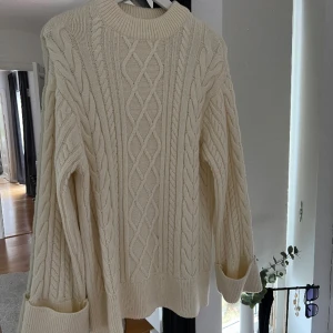 Stickad tröja - Stickad tröja från NA-KD i storlek XXS som är i jätte fint skick!💕