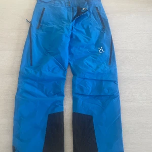 Haglöfs Skidbyxor - Skidbyxor från Haglöfs i PROOF. Väldigt sparsamt använda.