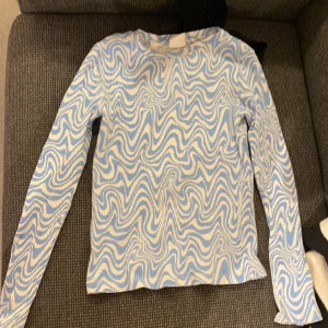Fin Zara tröja - En tröja ifrån Zara i bra skick. Om ni har frågor så är det bara att kontakta mig💕