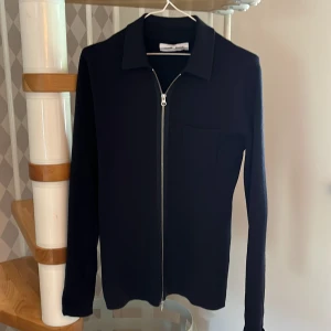 Samsøe Samsøe Tröja - En jättesnygg tröja som jag köpte nyligen men säljer den nu då den inte rikigt passa mig i storleken, Ny pris är 1500