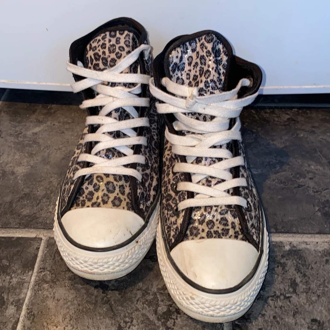 Svart/vita/glittriga paljetter leopard Converse - 91