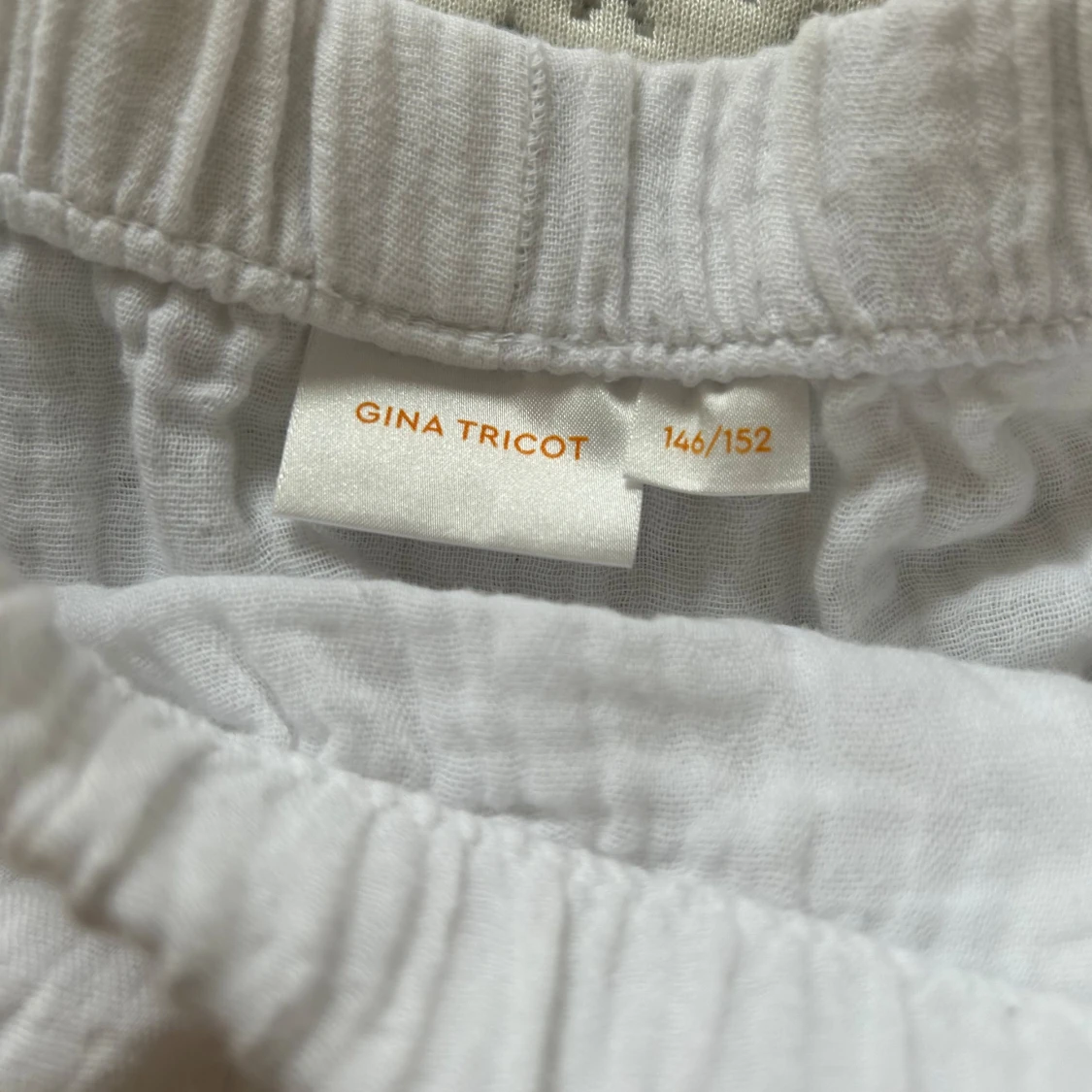 Vit kjol från Gina Tricot - 92