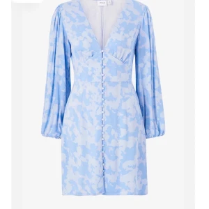 Klänning  - Endast använd 2 gånger förra året