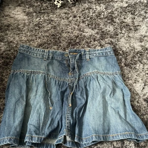 Mini kjol jeans  - Ny skick  priset är absolut diskuterbart och har du funderingar så tvecka inte på att höra av dig🥰