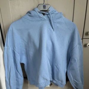 Hoodie  - Super skön hoodie, storlek M men känns mer som S 