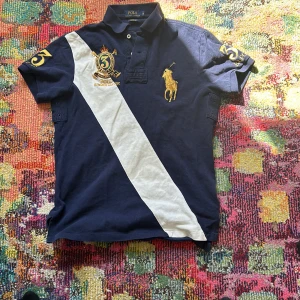 Chief Keef Polo Piké  - Jättebra skick, använder inte på grund av att den är inte min stil. Priset kan sänkas om man frågar