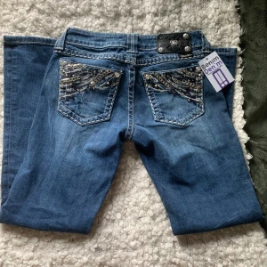 Miss me Jeans - Mörk blå jeans, bra skick, lite korta i benen, bra runt midjan. Prislappen kvar.💕