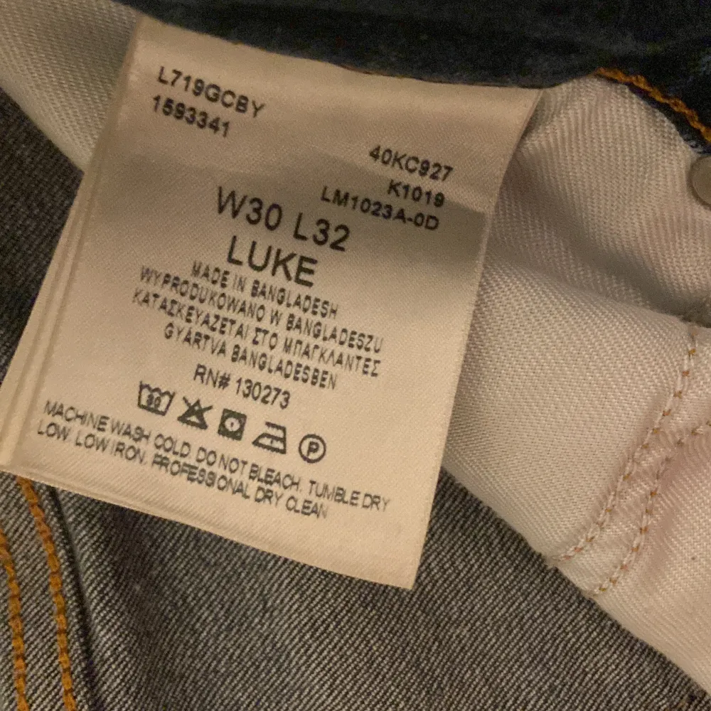 Lee slim fit jeans mörkblå . Jeans & Byxor.