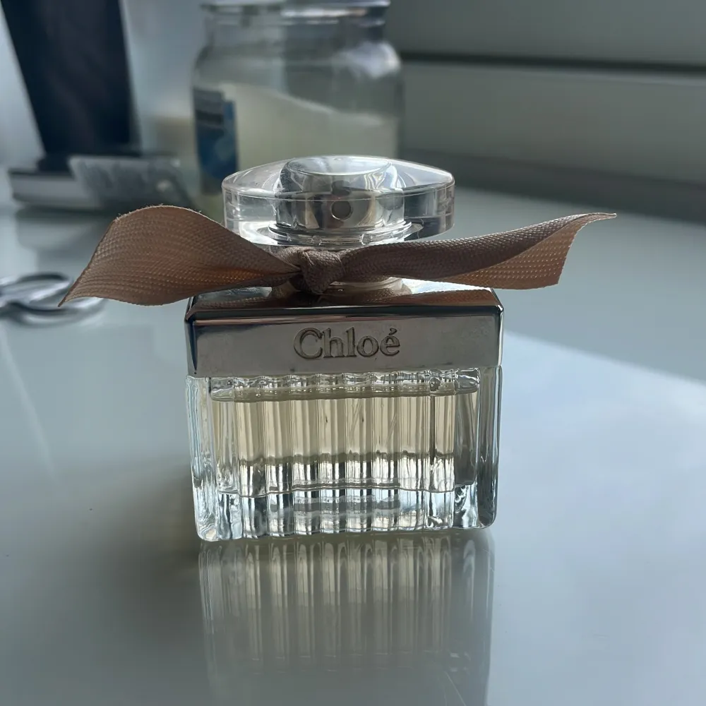 En elegant parfym från Chloé som knappt är använd. Nypris 1400 (50ml). Parfym.