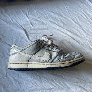 Nike sb dunks  - Välanvända o skateade i men kan nog få liv i dom om man försöker få ut creasen 