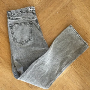 Hope rush jeans  - Bra skick förutom liten reva i ena bakfickan, se bifogad bild.