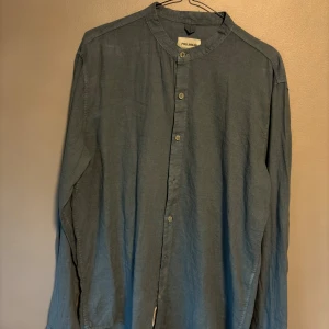 Pull&Bear - Säljer min skjorta eftersom den har blivit för liten för mig. Inte använd så jätte mycket