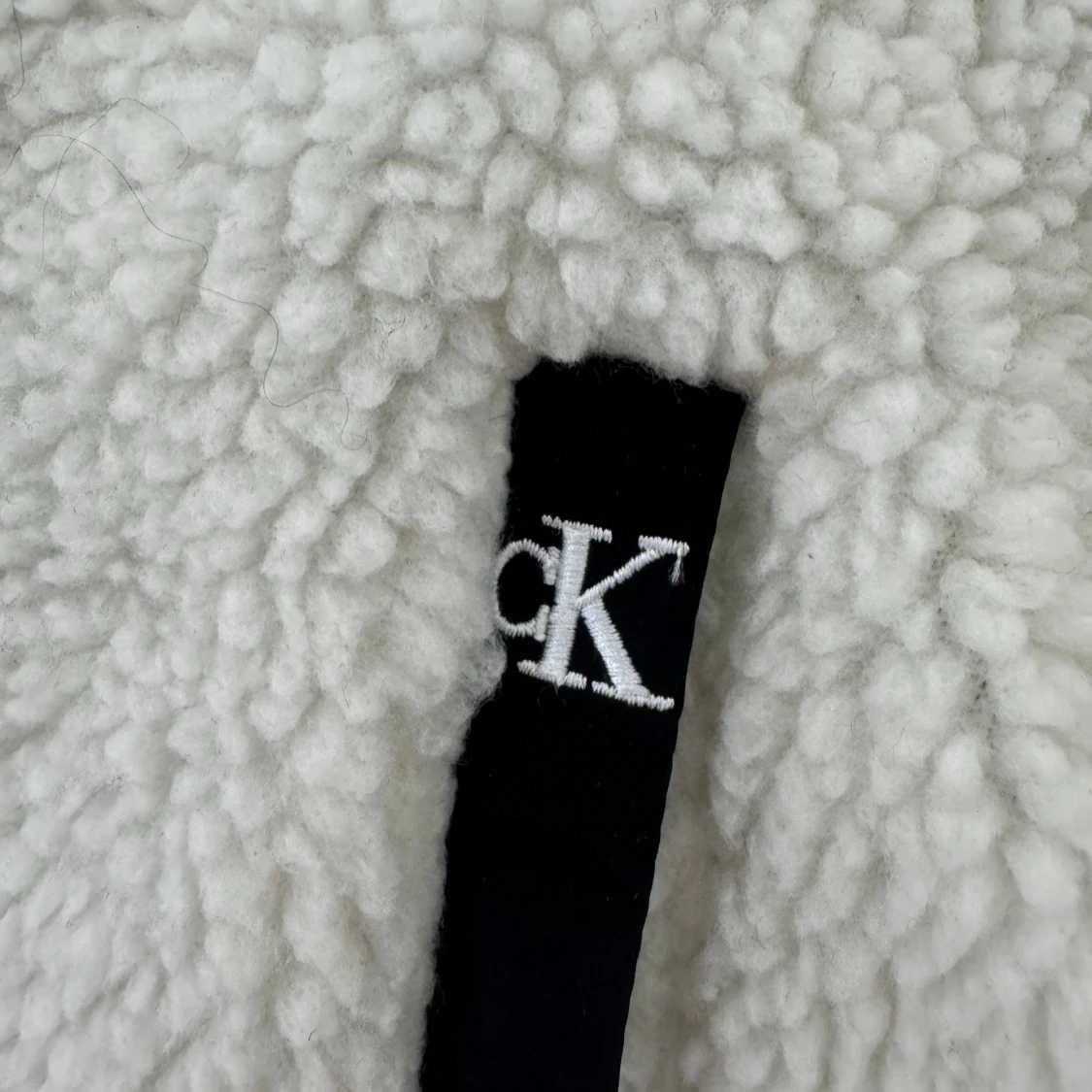 Calvin Klein jacka går att vända in och ut och ha på sig.  - 92