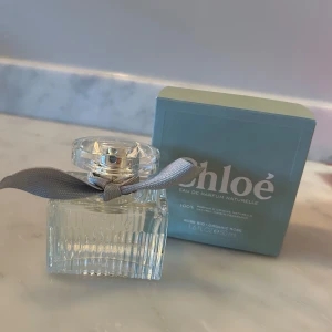 Chloe parfym - Säljer denna helt oanvända Chloé parfym. Då jag råkade köpa fel och kunde inte skicka tillbaka den. Egna bilder