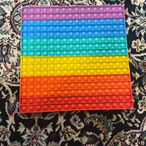 Jumbo pop it  - 100 inklusive frakt 😊 Dma mej om due intresserad! 😊