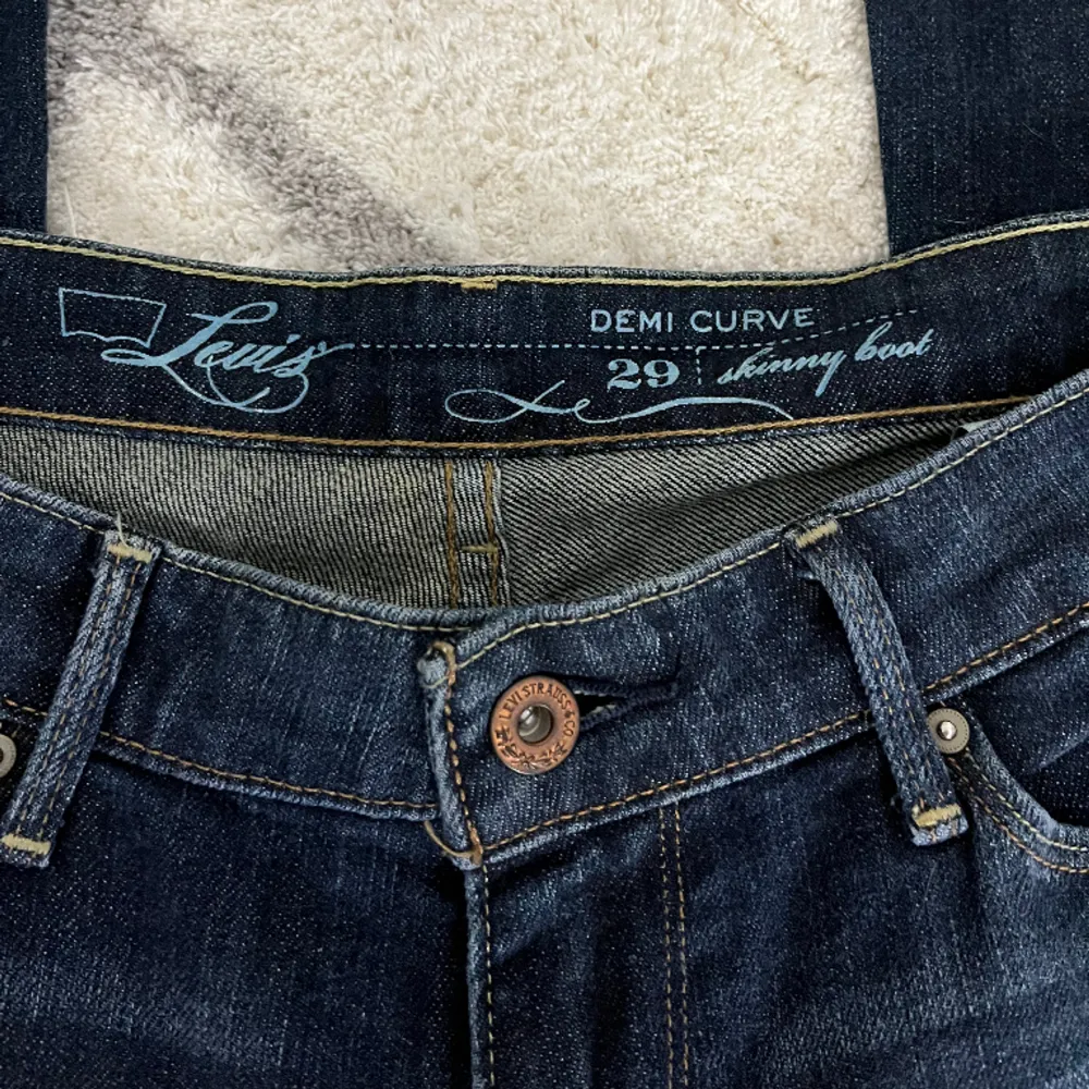 Low waist, bootcut jeans från Levis 🙌🏻. Jeans & Byxor.