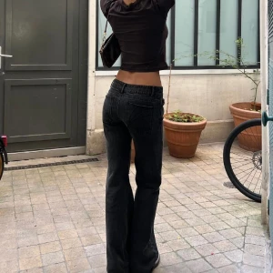 Jeans  - Alobha label jeans knappt använda.  när jag köpte dem var knappen rörlig men faller absolut inte av vet ej om det ska vara så men inget problem iaf 👍 