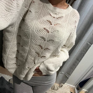 Stickad tröja - Grå och vit stickade tröjor💗kan sälja separat. Vit: M, grå: S